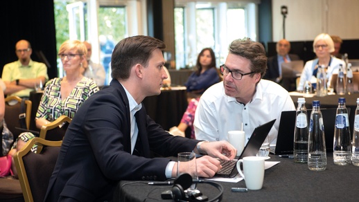 Kammervizepräsident Mag. pharm. Raimund Podroschko  und Mag. Franz Ferrari (l.) … © Th. Strickaert