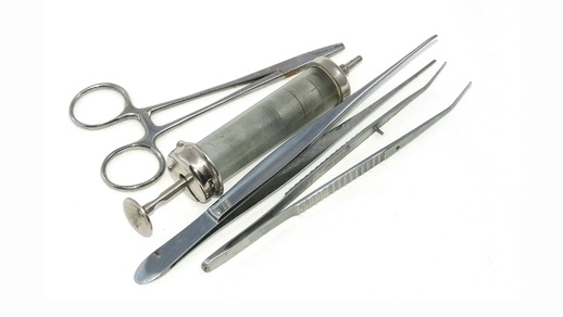 Historische Medizinutensilien © Shutterstock