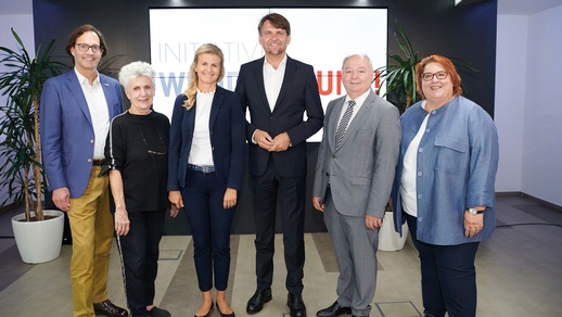 Die Teilnehmer:innen des Dialogforums der Initiative Wund?Gesund!: Mag. Philipp Lindinger, Birgit Meinhard-Schiebel, Mag. Mariella Leitner-Frisee, Peter Lehner, Mag. pharm. Heinz Haberfeld und Mag. Martina Laschet (v. l. n. r.). © APA Fotoservice Hörmandinger