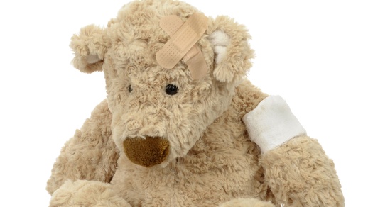 Teddybär mit Pflaster © Shutterstock