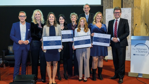 (v. l. n. r.) Stefan Geister, Andrea Schmoranzer-Jerabek, Larissa Traxler PhD, Kathrin Spettel MSc, Sabine Haag, Kristina Breitenecker MSc, Heinz Faßmann, Melanie Korbelius PhD und Bundesminister für Bildung, Wissenschaft und Forschung Martin Polaschek © Leadersnet/ H. Tremmel