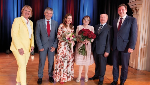 LA Dr. Helga Krismer, Mag. pharm. Andreas Hoyer, NA Mag. Carmen Jeitler-Cincelli, Mag. pharm. Renate Haberfeld, Mag. pharm. Heinz Haberfeld und DI Stefan Szirucsek (v. l.) © Christian Schörg