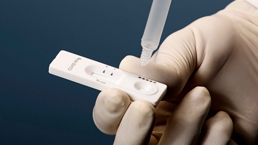 COVID-Test © Shutterstock