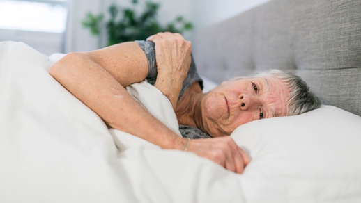 Etwa 40 % der Benzodiazepin-Verordnungen gehen in eine Langzeiteinnahme über, schätzt die Deutsche Bundesapothekerkammer. Schon nach vierwöchiger Einnahme kann sich eine Abhängigkeit entwickeln. © Shutterstock