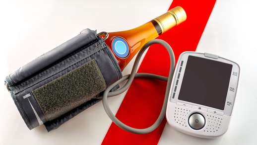 Symbolbild Alkohol & Blutdruck © Shutterstock