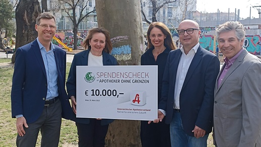 v.l.n.r.: Mag. Sven Abart, Mag. pharm. Irina Schwabegger-Wager (AoG), Dr. Esther Passl (AoG), Mag. pharm. Thomas Veitschegger, Mag. pharm. Andreas Hoyer © Österr. Apothekerverband