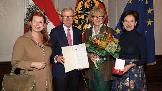 v. l. n. r.: Apothekerkammerpräsidentin Mag. pharm. Margarete Olesko, Landeshauptmann Dr. Wilfried Haslauer, Mag. pharm. Kornelia Seiwald und Landtagspräsidentin Dr. Brigitta Pallauf © Franz Neumayr