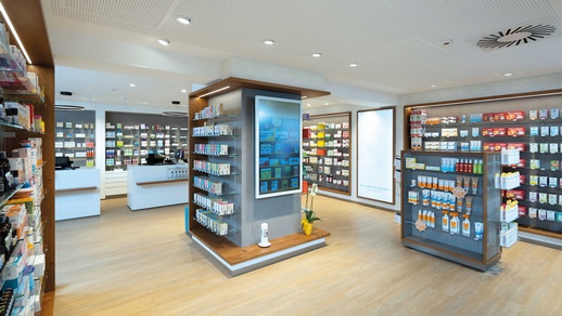 Die Vinzenz Apotheke in Ried im Innkreis (oben) und die Einhorn Apotheke in Wels (unten), beide in Oberösterreich, wurden vom Traditionsunternehmen Klinger Apothekenbau umgebaut. © www.klaus-mitterhauser.at