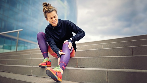 Die normale Belastbarkeit erreichen Bänder und Sehnen erst sechs bis acht Wochen nach einer Sportverletzung wieder. Noch länger dauert es beim vorderen Kreuzband. © iStock