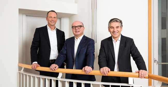 v. l. n. r.:  Mag. pharm. Dr. Alexander Hartl, 2. Vizepräsident;  Mag. pharm. Thomas Veitschegger, Präsident; Mag. pharm. Andreas Hoyer, 1. Vizepräsident © Renee Del Missier
