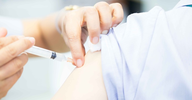 Bis in die zweite Jänner-Woche wurden von den ca. eine Million innerhalb des Impfprogramms ÖIP bestellten Impfdosen circa 760.000 Dosen als verimpft eingetragen © Shutterstock