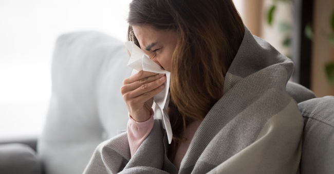 Frau mit Grippe © Shutterstock