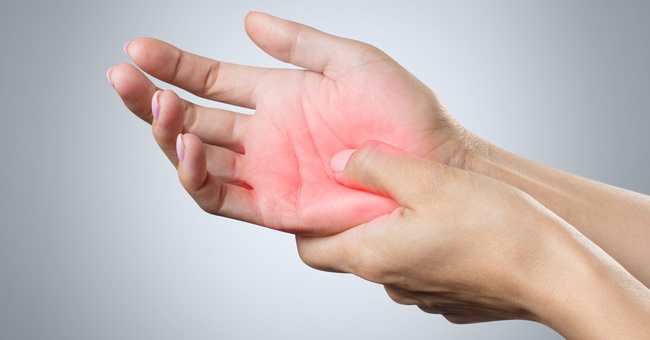 Schmerzen in der Hand © Shutterstock