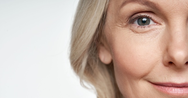 Eine Frau blickt in die Kamera. © Shutterstock