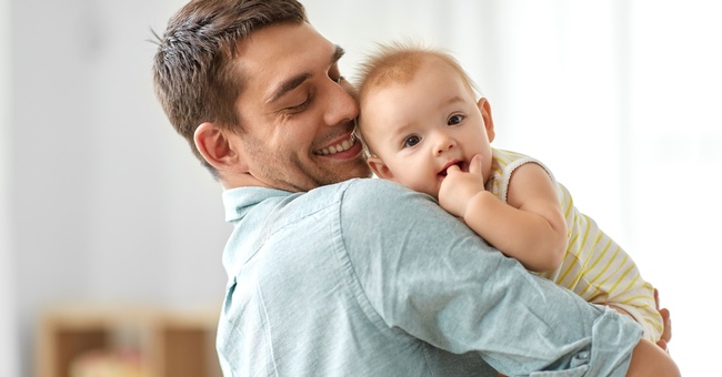 Symbolbild Vater in Karenz © Shutterstock