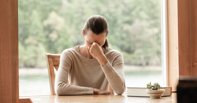 Frau mit Kopfschmerzen &copy; Shutterstock