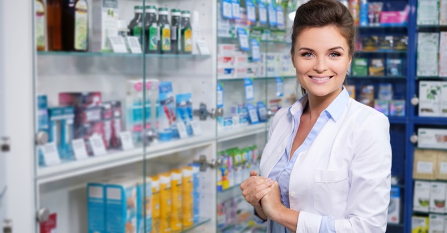 Lächelnde Apothekerin © Shutterstock
