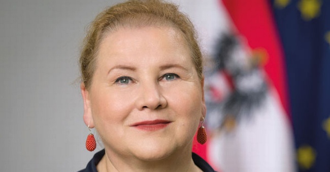 Mag. Korinna Schumann, Bundesministerin &copy; BKA/​Andy Wenzel