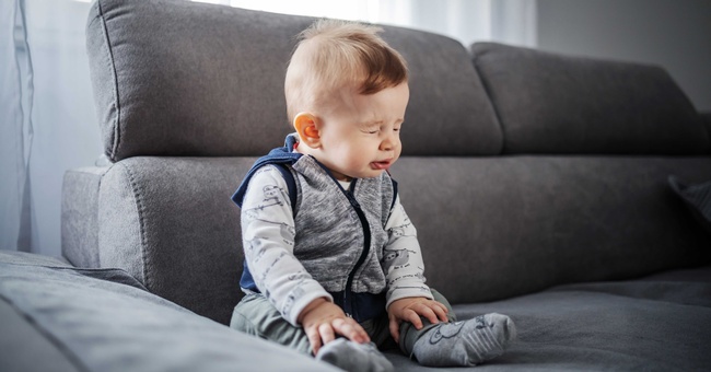 Die aktualisierte Leitlinie zur Säuglingsernährung bezieht sich auf alle Kinder und legt ihren Schwerpunkt auf die großen allergischen Reaktionen, u. a. auf allergische Rhinokonjunktivitis. © Shutterstock