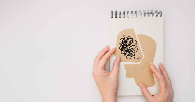 Ein Zeichenblock, auf dem ein Kopf abgebildet ist © Shutterstock