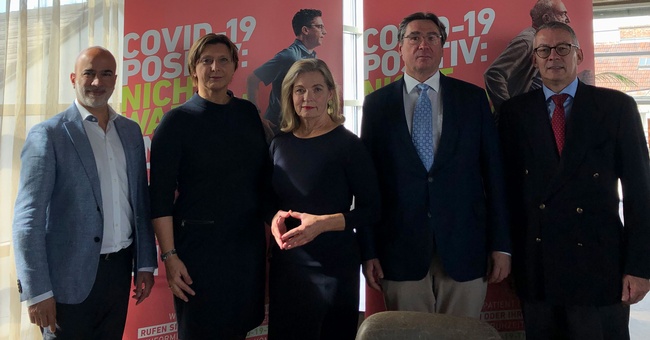 Dr. Arschang Valipour, Gundula Koblmiller, MSc,  Mag. pharm. Dr. Ulrike Mursch-Edlmayr, Präsidentin Österreichische Apothekerkammer, Univ.-Prof. Dr. Florian Thalhammer und Dr. Harald Schlögel (v. l.) © Österreichische Apothekerkammer/Michele Agostin