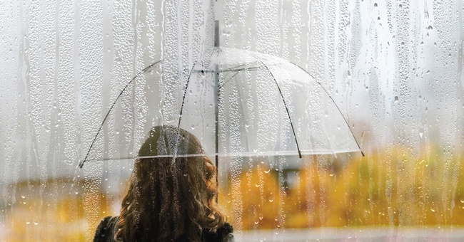  Graue, trübe Herbst- und Wintertage können sich aufs Gemüt schlagen. © Shutterstock