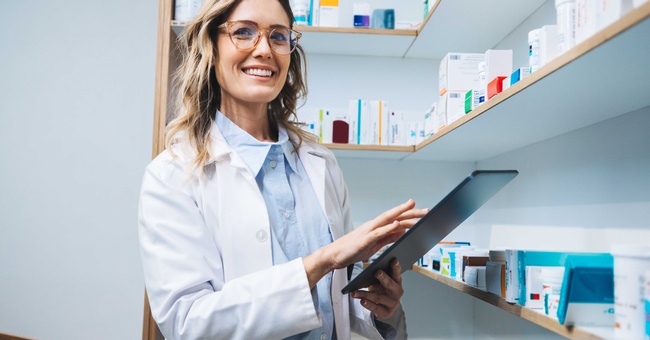 Der bzw. die stv. Apothekenleiter:in trägt für die Dauer der Vertretung die Verantwortung für den Betrieb und haftet natürlich auch für das, was in der Apotheke in dieser Zeit passiert. © Shutterstock