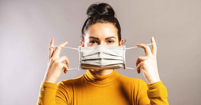 Frau mit Maske © Shutterstock