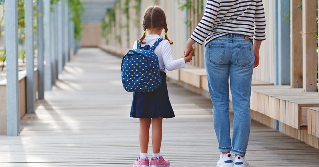 Mutter mit Kind &copy; Shutterstock