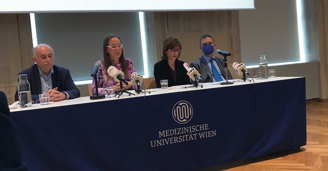 Dr. Mag. pharm. Gerhard Kobinger, Doz. Mag. Dr. Maria Paulke-Korinek, Univ.-Prof. Dr. Ursula Wiedermann-Schmidt und Dr. Rudolf Schmitzberger (v. l.) bei der Pressekonferenz. © Beigestellt