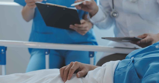 Patient im Bett © Shutterstock