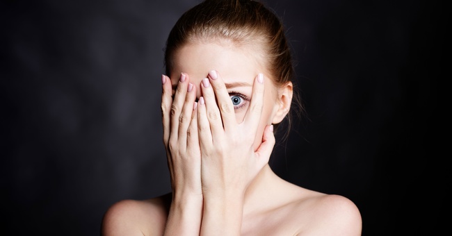 Frau hat Angst © Shutterstock