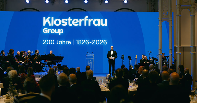 Dr. Stefan Koch (CEO der Klosterfrau Group) er&ouml;ffnet den Festakt mit einer Begr&uuml;&szlig;ungsrede. &copy; Yvonne Haag