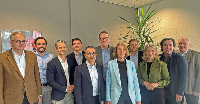 V.&thinsp;l.&thinsp;n.&thinsp;r.: Jens Gobrecht (ABDA), Stephen Jenkinson (pharmaSuisse), Jan Thies (&Ouml;AK), Franz Ferrari (&Ouml;AK),  Sven Leisi (pharmaSuisse), Thomas Preis (ABDA), Martine Ruggli (pharmaSuisse), Walter Marschitz (&Ouml;AK),  Ulrike Mursch-Edlmayr (&Ouml;AK), Raimund Podroschko (&Ouml;AK), Mathias Arnold (ABDA) &copy; beigestellt