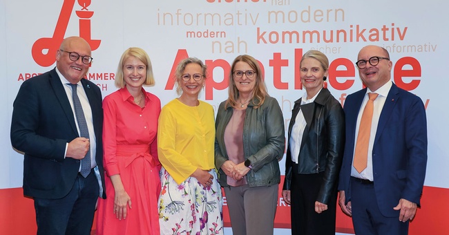 Nationalrat KommR Laurenz Pöttinger (ÖVP), LH-Stv. Mag. Christine Haberlander (ÖVP), Vizepräsidentin der  LGSt OÖ Mag. pharm. Monika Aichberger, Staatssekretärin Ulrike Königsberger-Ludwig (SPÖ), Apothekerkammer-Präsidentin  Mag. pharm. Dr. Ulrike Mursch-Edlmayr, Präsident der LGSt OÖ Mag. pharm. Thomas W. Veitschegger © GregorHartl.at