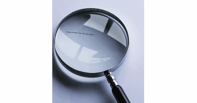 Unter der Lupe &copy; shutterstock