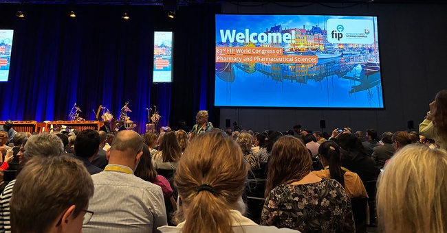 Globaler Austausch in Kopenhagen:  Beim 83. FIP-Weltkongress diskutierten  Pharmazeut:innen aus aller Welt  über Point-of-Care-Testing, KI-Einsatz und neue Verschreibungsrechte  für die Apotheke der Zukunft. © beigestellt
