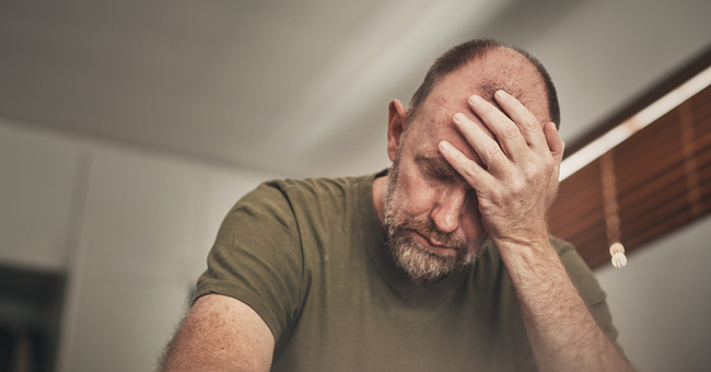 Vor allem bei der Behandlung der androgenetischen Alopezie wurden F&auml;lle von Suizidgedanken gemeldet. Berichten Kunden &uuml;ber gedr&uuml;ckte Stimmung, sollten sie &auml;rztlichen Rat einholen. &copy; iStock