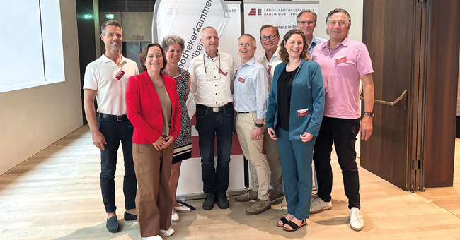 V.&thinsp;l.&thinsp;n.&thinsp;r.: Dr. Thorsten Pfitzer, Mag.&thinsp;pharm. Martina Haas-Lingg, Mag.&thinsp;pharm. Susanne Sch&uuml;tzinger-&Ouml;sterle, Prof. Dr. Rolf Marschalek, Dr. Martin Braun, Dr. Peter R. Gartner, Kathrin K&ouml;nig, Dr. Jan Vagedes, Mag.&thinsp;pharm. Christof van Dellen  &copy; beigestellt