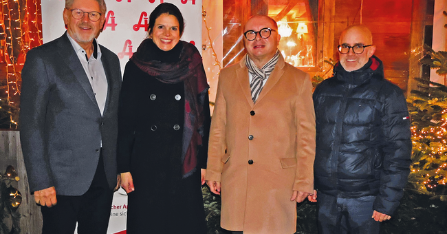 Dr. med. Erwin Rebhandl (AM PULS), Univ. Prof. Dr. Johanna Pachmayr (Dekanin PMU Salzburg), Mag. pharm. Thomas W. Veitschegger (Präsident ÖAV), Mag. Wolfgang Trattner (stv. Direktor ÖAV) © beigestellt