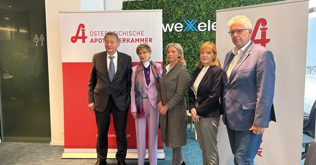 Geschlossen für das Impfen in den Apotheken: Peter Kostelka, Ingrid Korosec, Ulrike Mursch-Edlmayr, Michaela Wlattnig und Andreas Huss (v. l.). © beigestellt