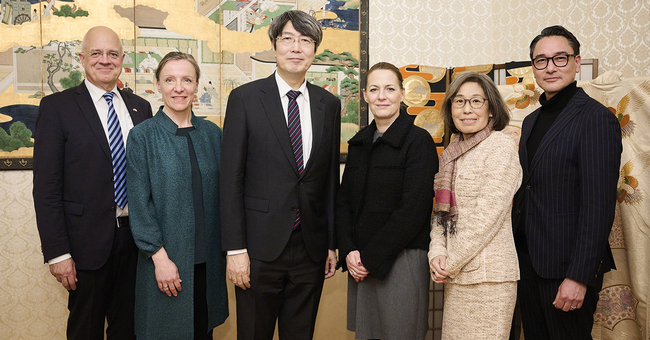 V.&thinsp;l.&thinsp;n.&thinsp;r.: Univ.-Prof. Dr. Wolfgang Mazal, MMag. Astrid  Jankowitsch, S.&thinsp;E. Iwama Kiminori, Mag. (FH) Elisabeth Keil,  Univ.-Prof. Dr. Mariko Yoshida, Mag. Michael Laschan &copy;  Martin H&ouml;rmandinger