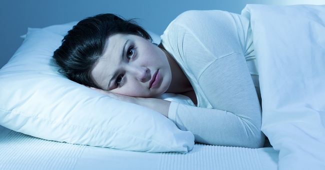 Frau kann nicht schlafen © Shutterstock