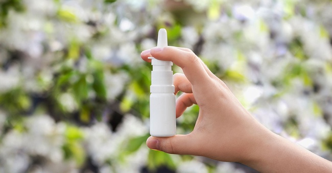 Nasenspray © Shutterstock