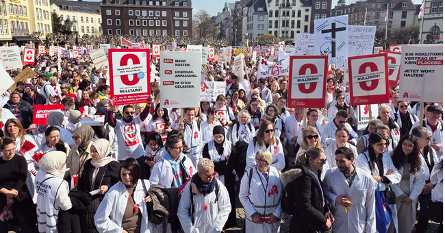 Mit Botschaften wie &bdquo;Apotheken gibt&rsquo;s nicht zum Nulltarif&ldquo;  wurde auf die angespannte Lage aufmerksam gemacht. &copy; Sarah Decker-Izzo