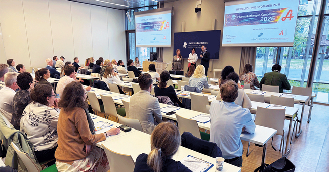 Rund 60 Apotheker:innen nahmen am ersten Pharmakotherapie-Symposium an der PMU Salzburg teil. &copy; beigestellt