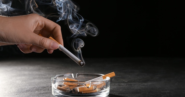 Irreführende Werbung - Kindliche Geschmacksrichtungen und Designs bei E-Zigaretten - Millionen Minderjährige schon süchtig © Shutterstock