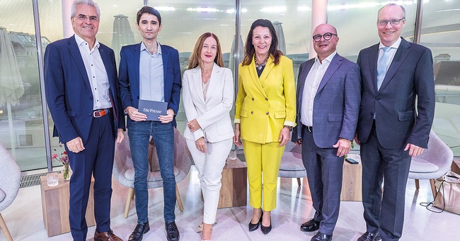 Das Podium (v. l. n. r.): Hans-Peter Hubmann, Moderator Köksal Baltaci, Waltraud Stromer, Maria M. Hofmarcher-Holzhacker,  Thomas W. Veitschegger, Alexander Biach © Roland Rudolph