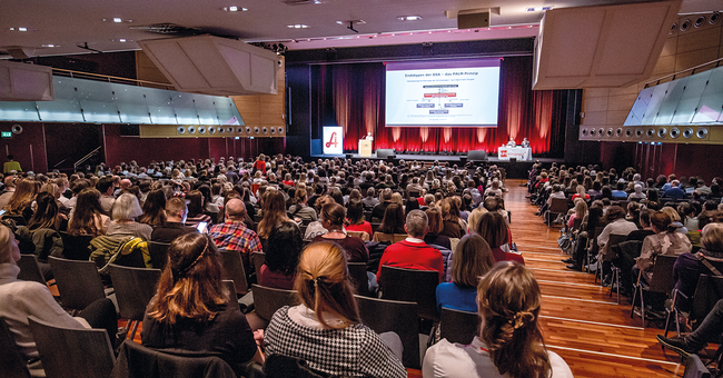 Beim APOkongress 2026 geht es um evidenzbasierte Therapie- und Beratungsans&auml;tze bei neurologischen  Indikationen &ndash; von Multipler Sklerose &uuml;ber Migr&auml;ne bis Demenz. &copy; beigestellt