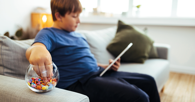 65&thinsp;% der adip&ouml;sen Jugendlichen hatten bereits eindeutige Anzeichen f&uuml;r eine Fettleber. &copy; iStock